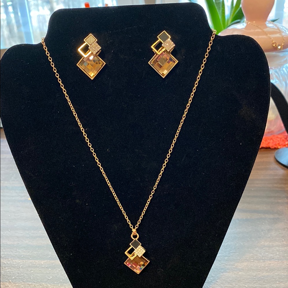 Luxurious Gold-Toned Necklace W/ Geometric Pendant & Black & Rhinestone Accents.